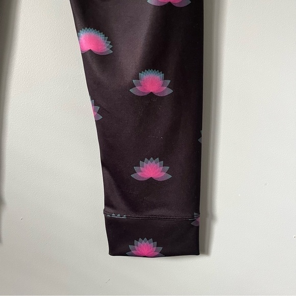 FP Movement By Free People Pink Lotus Flower Cropped Yoga Leggings Size Small - Picture 15 of 16